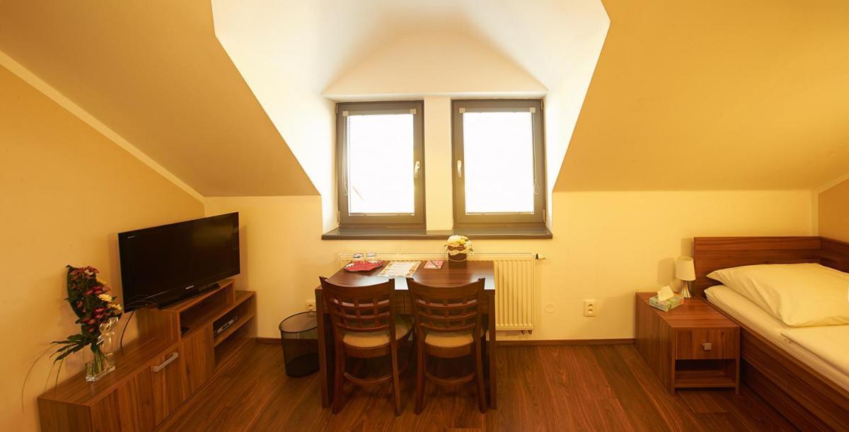 Hotel Horse Riding - Jezdecky Areal Tršice Zimmer foto