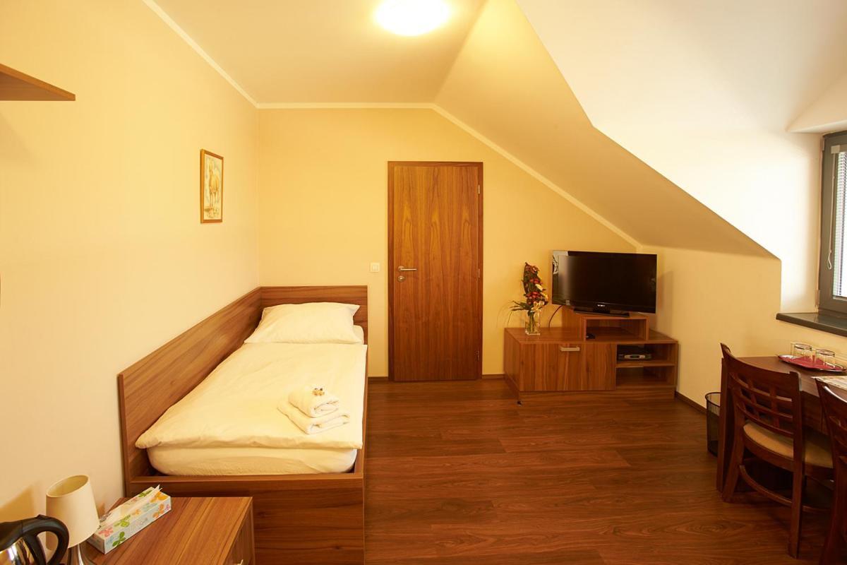 Hotel Horse Riding - Jezdecky Areal Tršice Zimmer foto